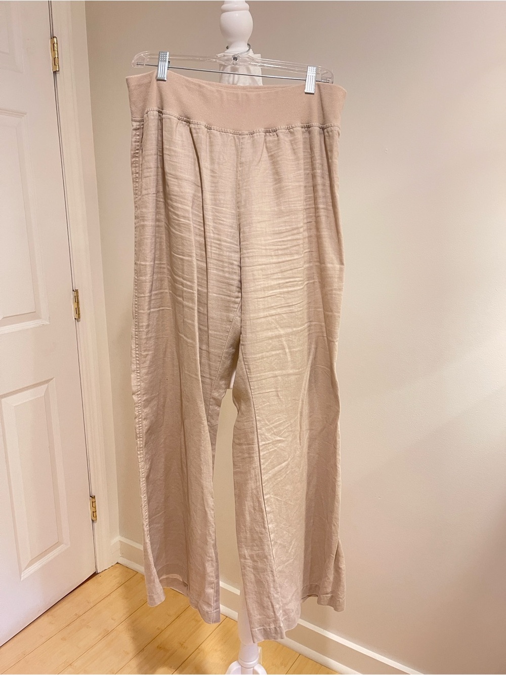 Relaxed Wide-Leg Women’s Pants in Tan